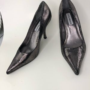 Steve Madden Metallic Grey Pumps 7